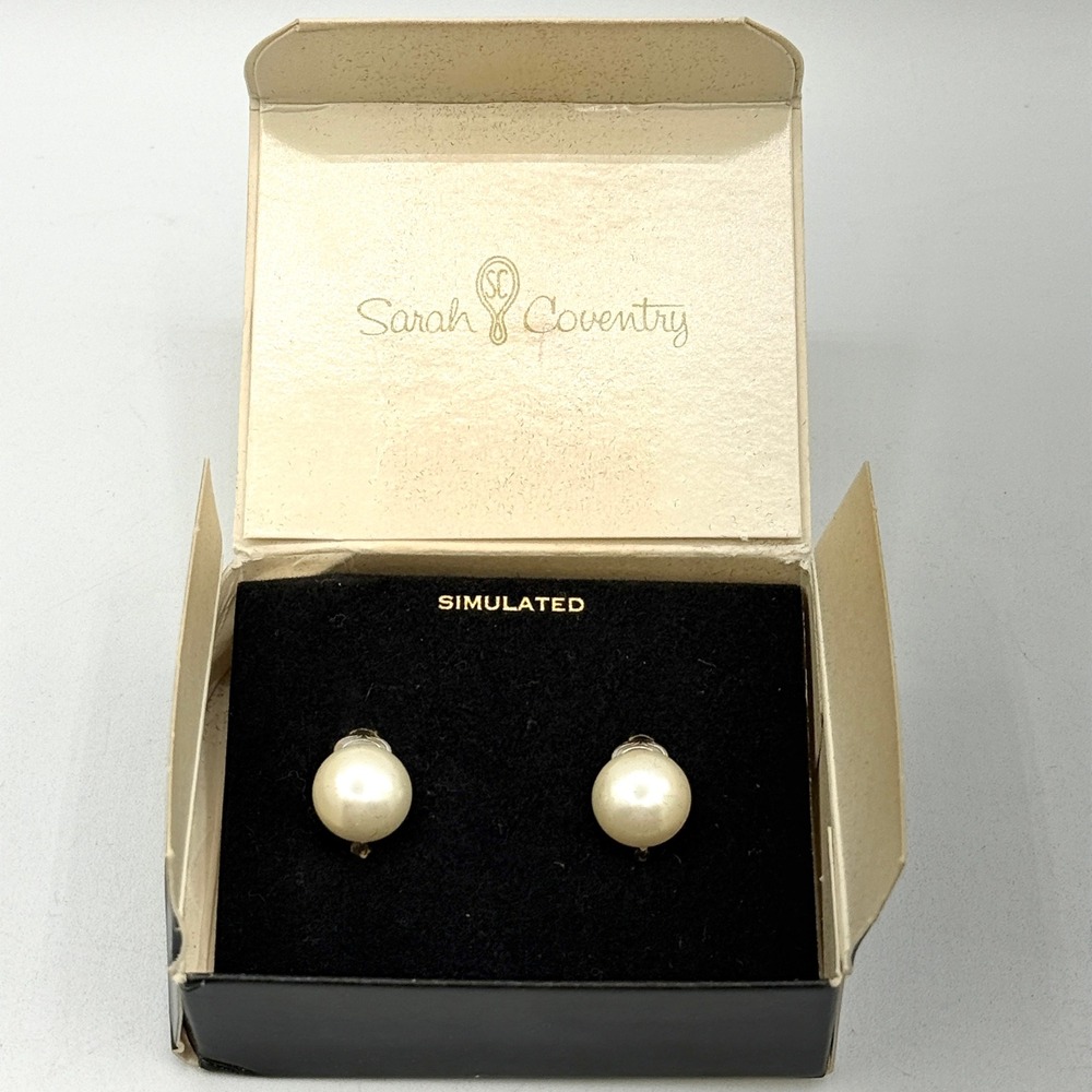 Sarah Coventry Button Pearl Earrings Womens OS White Vintage Clip On 7646 Box